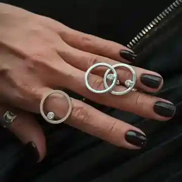 Лаконичные серебряные кольца GemStone